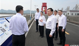 川观新闻8月22日报道:王晓晖在自贡市乐山市调研时强调:进一步锻长板补短板推动高质量发展,为奋力谱写中国式现代化四川新篇章作出更大贡献